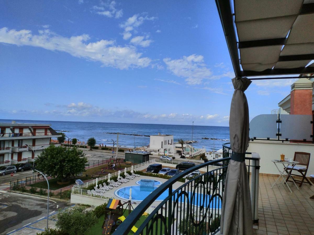 Penthouse On The Adriatic Sea Apartment Martinsicuro Exterior photo
